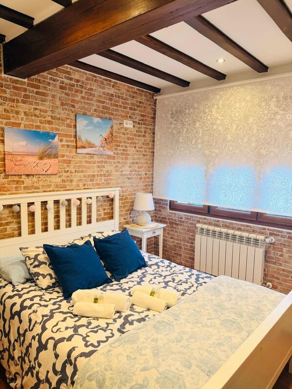 3 chambres, fer et planche à repasser, lit parapluie, Wi-Fi gratuit