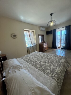 2 bedrooms, iron/ironing board, WiFi, bed sheets - La Cupoletta Holiday house - Lake view Trevignano near Rome (Trevignano Romano)