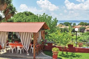 Outdoor dining - La Cupoletta Holiday house - Lake view Trevignano near Rome (Trevignano Romano)