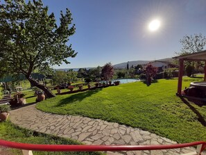 Property grounds - La Cupoletta Holiday house - Lake view Trevignano near Rome (Trevignano Romano)