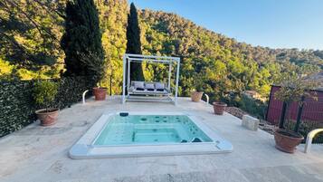 Bain à remous extérieur