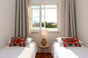 2 chambres, fer et planche à repasser, Wi-Fi, draps fournis