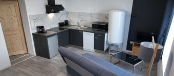 Bright city apartment with 2 private indoor parking spaces