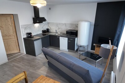 Bright city apartment with 2 private indoor parking spaces