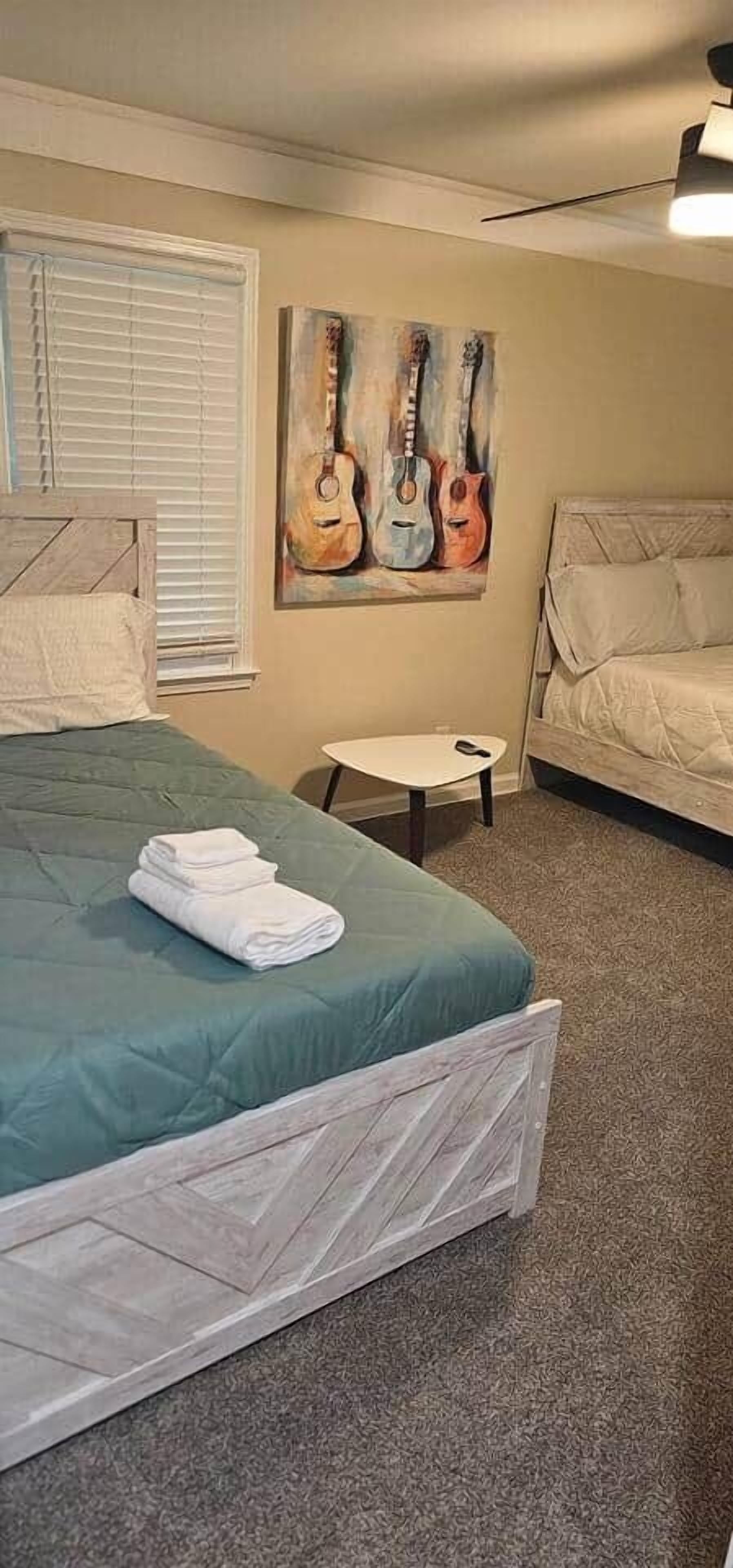 3 bedrooms, iron/ironing board, free WiFi, bed sheets