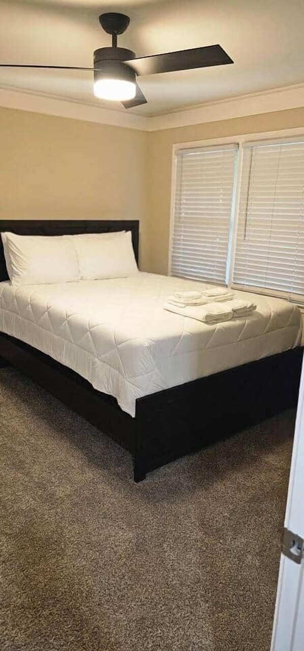 3 bedrooms, iron/ironing board, free WiFi, bed sheets