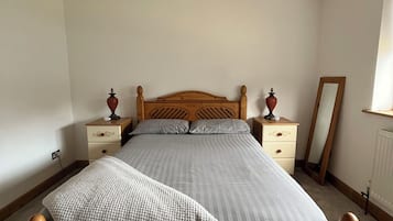 3 bedrooms, free WiFi, bed sheets, wheelchair access