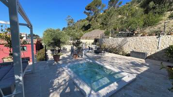 Bain à remous extérieur