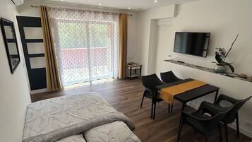 1 chambre, fer et planche à repasser, lit parapluie, Wi-Fi gratuit