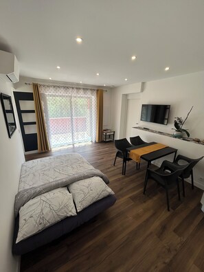 1 chambre, fer et planche à repasser, lit parapluie, Wi-Fi gratuit