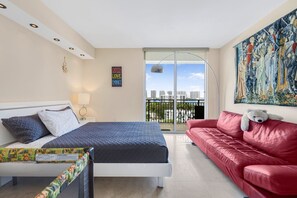 3 bedrooms, iron/ironing board, WiFi, bed sheets - *LUXURY KINGDAVID*3/2C*KINGBEDROOM*BEST LOCATION* (Sunny Isles Beach)