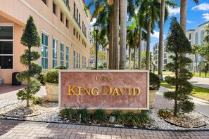Property grounds - *LUXURY KINGDAVID*3/2C*KINGBEDROOM*BEST LOCATION* (Sunny Isles Beach)