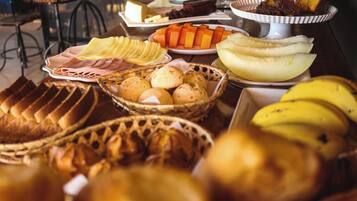 TĂ€gliches inbegriffenes FrĂŒhstĂŒcksbuffet