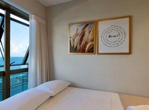 2 bedrooms, iron/ironing board, internet, bed sheets