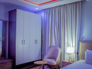 Desk, free WiFi - Hannan Residence (Abuja)