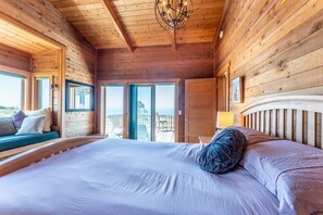 2 室のベッドルーム、デスク、WiFi、ベッドシーツ