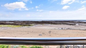 A coastal beach with rocky formations and a clear sky. - Captains Cove at The Fishing Boat inn (Boulmer)