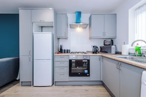 Refrigerador, microondas, horno, placa de cocina