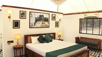 5 bedrooms, iron/ironing board, WiFi, bed sheets