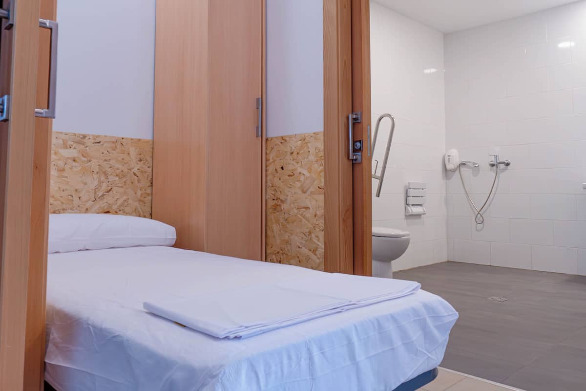 Kamar mandi | Shower, sabun, sampo, dan tisu toilet