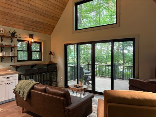 Luxury Treehouse with Large Deck