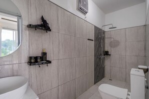 Deluxe Double Room, Balcony, Lake View | Bathroom | Shower, free toiletries, hair dryer, towels