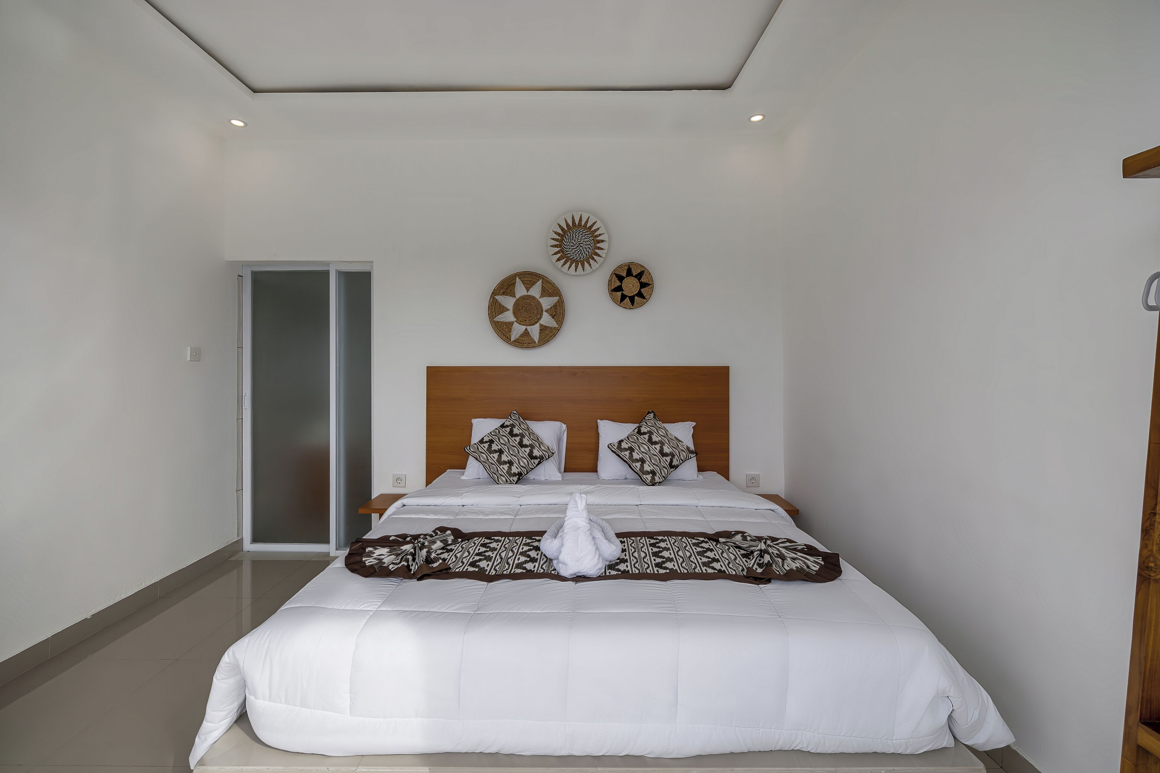 Deluxe Double Room, Balcony, Lake View | Desk, free WiFi, bed sheets