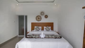 Deluxe Double Room, Balcony, Lake View | Desk, free WiFi, bed sheets