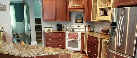 Mikroaaltouuni, uuni, liesi, astianpesukone