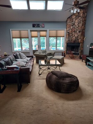 TV, fireplace