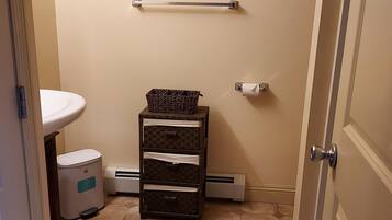 Doccia, asciugacapelli, asciugamani, sapone