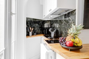 City Studio, Non Smoking, Courtyard View | Private kitchen | Espresso maker, coffee/tea maker, electric kettle, toaster