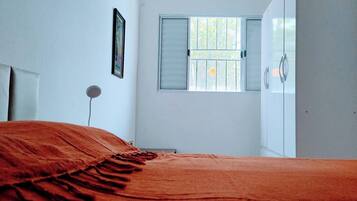 1 bedroom, desk, iron/ironing board, free WiFi