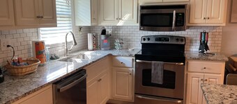 New Listing! Family Friendly Home, WIFI, Game Room, Large Yard near Ft. Benning
