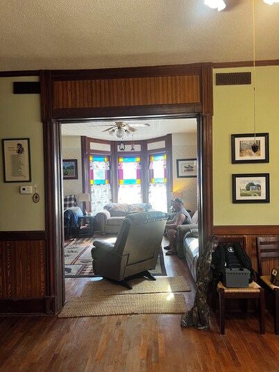 110 year old Renovated farm house in the heart of Cawcker city