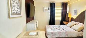 Modest Condo Getaway, Sea & City Access