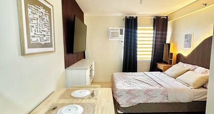 Modest Condo Getaway, Sea & City Access