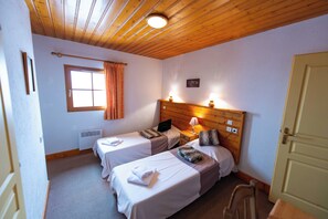 9 chambres, coffres-forts dans les chambres, draps fournis