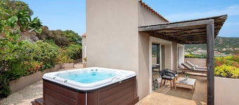 Baia di Chia Resort Sardinia, Curio Collection