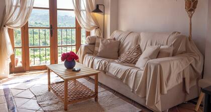 House with lake view in idyllic Restabal