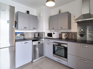 Micro-ondes, four, plaque de cuisson, lave-vaisselle