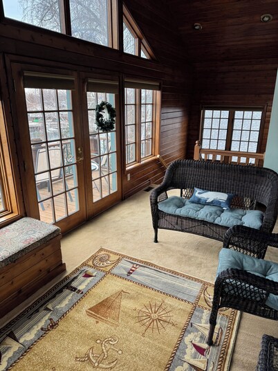 3-bedroom lake house. Hanson Lake Bellevue, NE - Fish, Kayak, Relax!