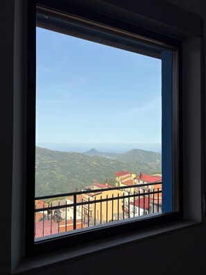 Interior - The Waterfall Shelter Apartment (Ulassai)