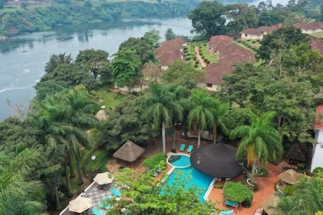 Piscina al aire libre. Jinja Nile Resort