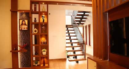 Ethereal Retreat
4-bedroom villa in delightful Chengannur with WiFi, AC