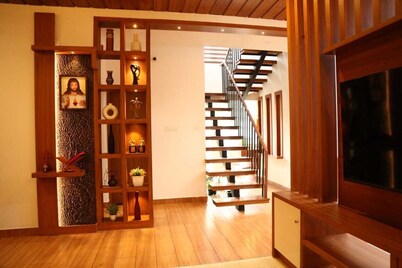 Ethereal Retreat
4-bedroom villa in delightful Chengannur with WiFi, AC