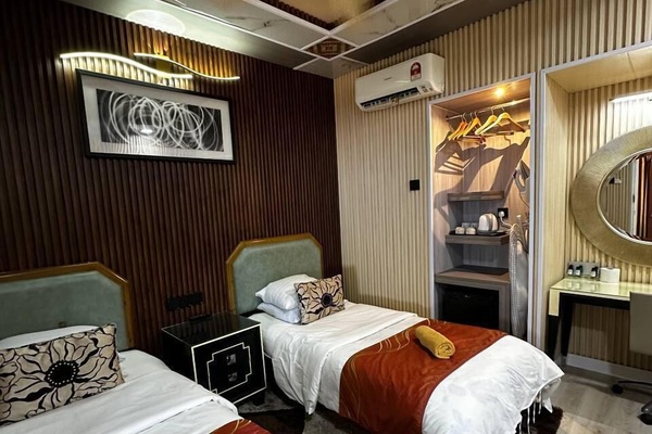 Quarto casal, vista para a colina | Ferros/tábuas de passar roupa, roupa de cama