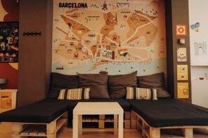 Unclassified image, 5 of 10, button - Onefam Ramblas (Barcelona)
