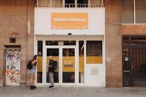 المنشأة من الخارج