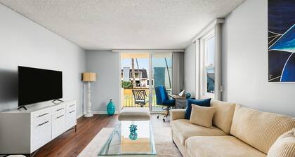 2-bedroom apartment in wonderful Redondo Beach with WiFi, pool, jacuzzi, gym,